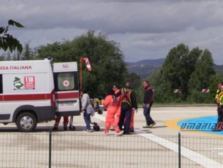 Auto si schianta contro un palo, incidente stradale nei pressi dell'ospedale di Perugia