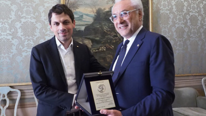 Il Prefetto Raffaele Cannizzaro saluta il sindaco di Perugia, Andrea Romizi