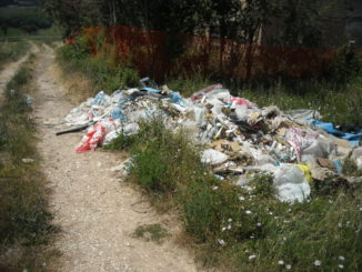 Discariche abusive, scoperti rifiuti abbandonati tra Trevi e Montefalco