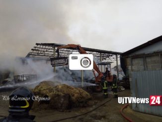Incendio capannone agricolo a San Felice di Spello