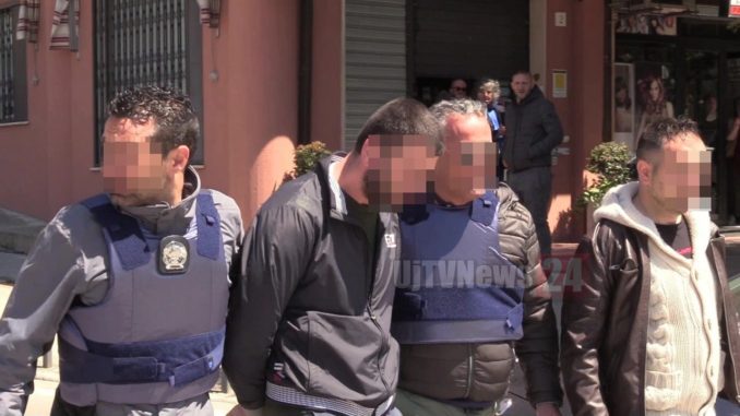 Irruzione in abitazione a Perugia, denunciato per procurato allarme, rapina e maltrattamenti