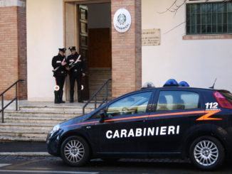 Vandalo danneggia vasi in centro a Orvieto: scatta la denuncia