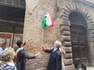 Perugia, apposta stamattina 16 giugno la targa dedicata a Mario Angeloni