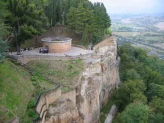  La meraviglia dei pozzi di San Patrizio e della Cava, uniti tra loro dalle vicende che legarono la città di Orvieto