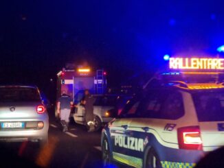 Incidente stradale sulla E45 a Balanzano, due auto si scontrano, un ferito