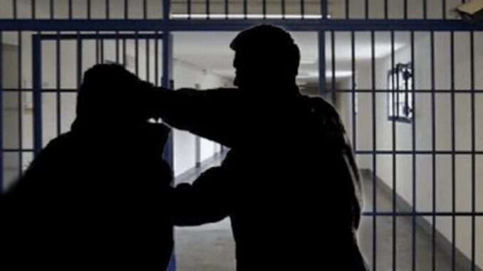 Magistrato aggredito con una forchetta in carcere a Terni
