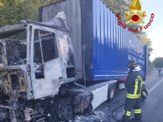 Incendio sulla E45 camion in fiamme, in salvo carico e conducente, è successo a Montecastrilli