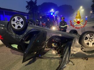 Incidente Stradale a Perugia: Auto Ribaltata in Via Piccolpasso