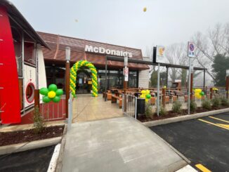 McDonald’s ha aperto un nuovo ristorante a Ponte San Giovanni. Nel locale lavorano 60 persone