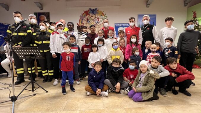 Squadra di calcio di Perugia porta gioia ai giovani pazienti oncologici