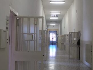 Stupro dopo discoteca, i due albanesi accusati di violenza restano in carcere
