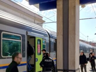 Esplosione su treno regionale veloce prima stazione di Foligno