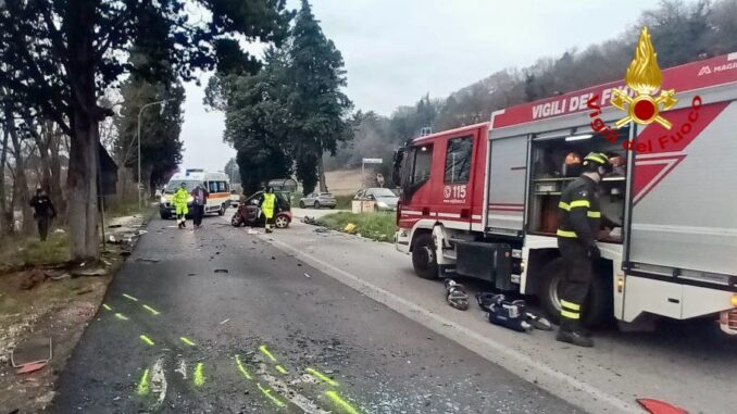 Incidente stradale a Ponte Felcino, quattro feriti e tre auto coinvolte