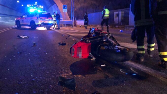 Incidente stradale a Prisciano, motociclista 43enne in condizioni gravi