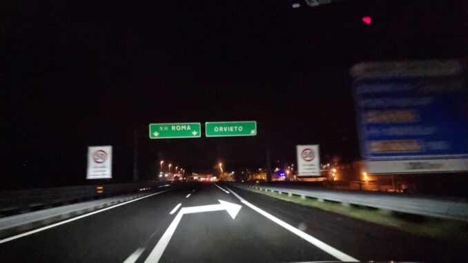Chiusure Notturne sulla A1 Milano-Napoli: Dettagli e Consigli