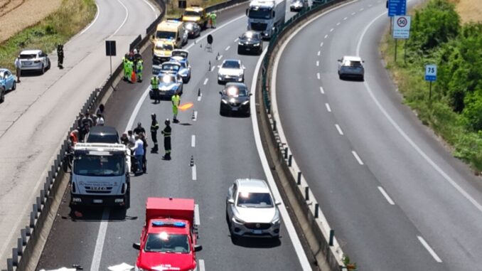 Incidente mortale sulla E45 a Lidarno, carrozziere investito mentre prestava soccorso